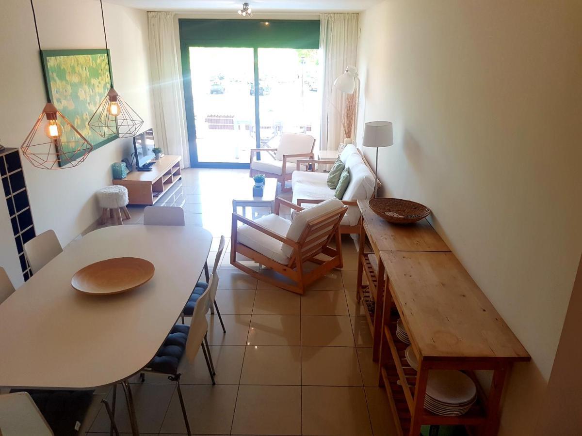 Apartment Beautiful 75m2 With View At The Beach, Pool, Parking Roses